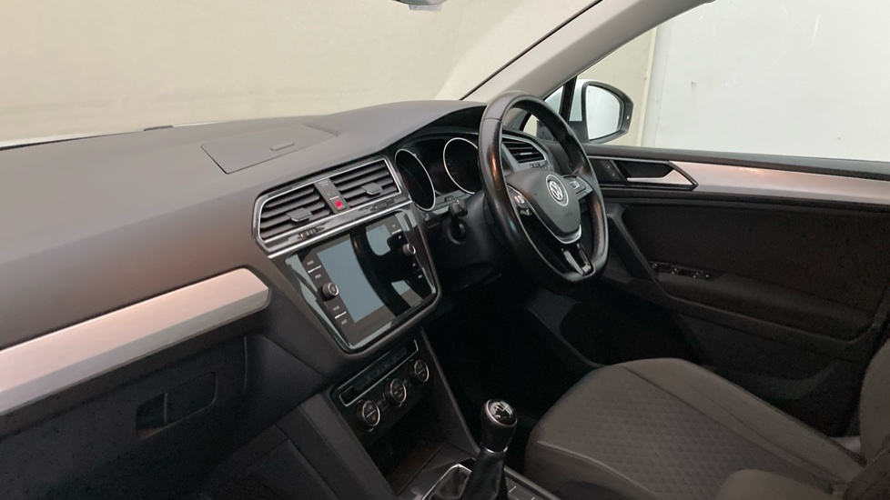 Volkswagen Tiguan 1.4 TSi 125 SE Nav 5dr Petrol Estate - Image 2