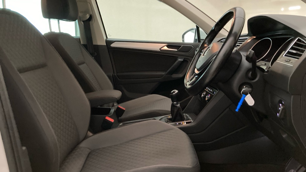 Volkswagen Tiguan 1.4 TSi 125 SE Nav 5dr Petrol Estate - Image 15