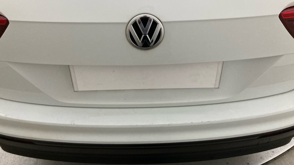 Volkswagen Tiguan 1.4 TSi 125 SE Nav 5dr Petrol Estate - Image 28