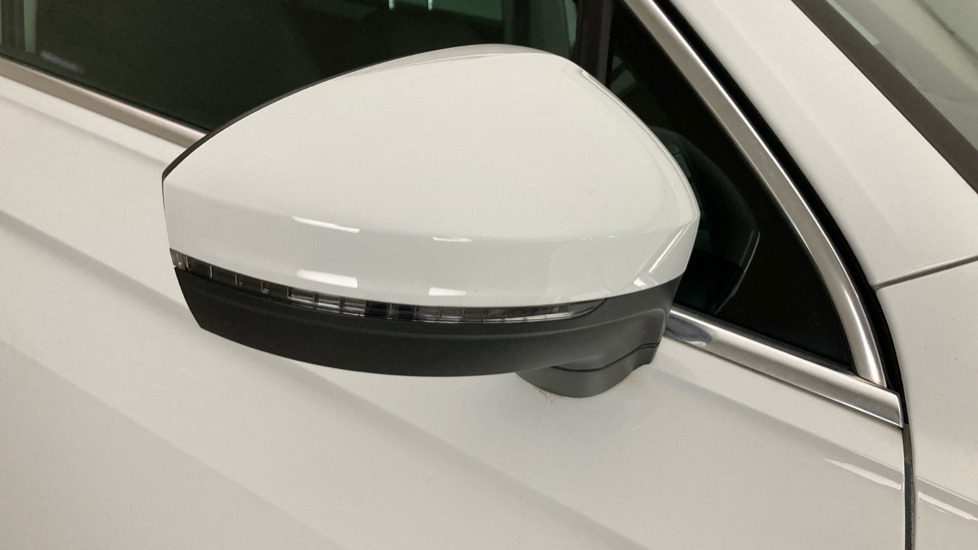 Volkswagen Tiguan 1.4 TSi 125 SE Nav 5dr Petrol Estate - Image 29