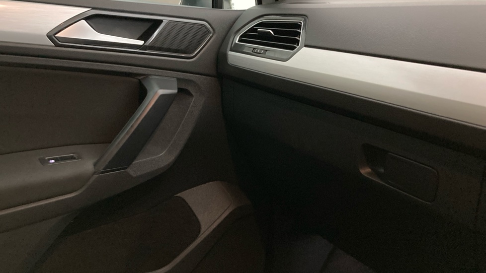 Volkswagen Tiguan 1.4 TSi 125 SE Nav 5dr Petrol Estate - Image 34