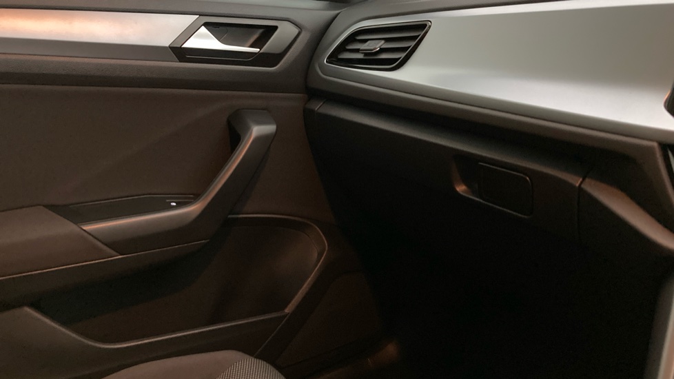 Volkswagen T-Roc 1.5 TSI Life 5dr Petrol Hatchback - Image 31