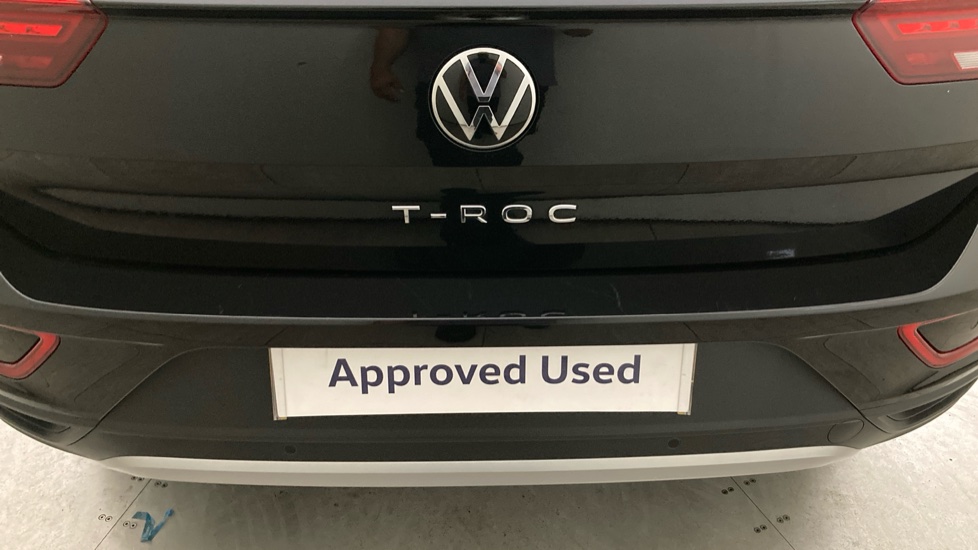 Volkswagen T-Roc 1.5 TSI Life 5dr Petrol Hatchback - Image 39