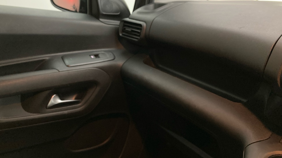 Vauxhall Combo Life 1.2 Turbo 130 Elite 5dr Auto [7 seat] Petrol Estate - Image 39