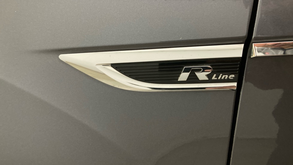 Volkswagen T-Roc 1.5 TSI EVO R-Line 5dr DSG Petrol Hatchback - Image 31