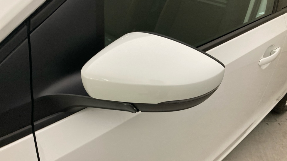Volkswagen Up 1.0 Move Up Tech Edition 5dr [Start Stop] Petrol Hatchback - Image 40