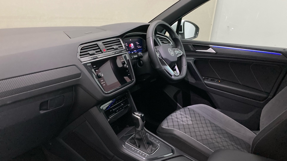 Volkswagen Tiguan 2.0 TDI R-Line 5dr DSG Diesel Estate - Image 2