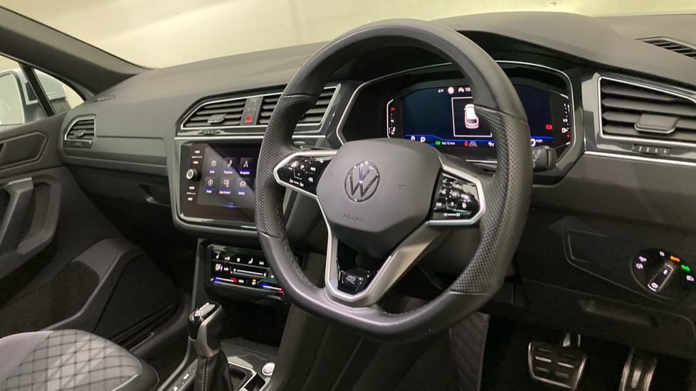 Volkswagen Tiguan 2.0 TDI R-Line 5dr DSG Diesel Estate - Image 6