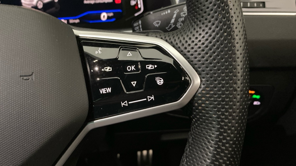 Volkswagen Tiguan 2.0 TDI R-Line 5dr DSG Diesel Estate - Image 18