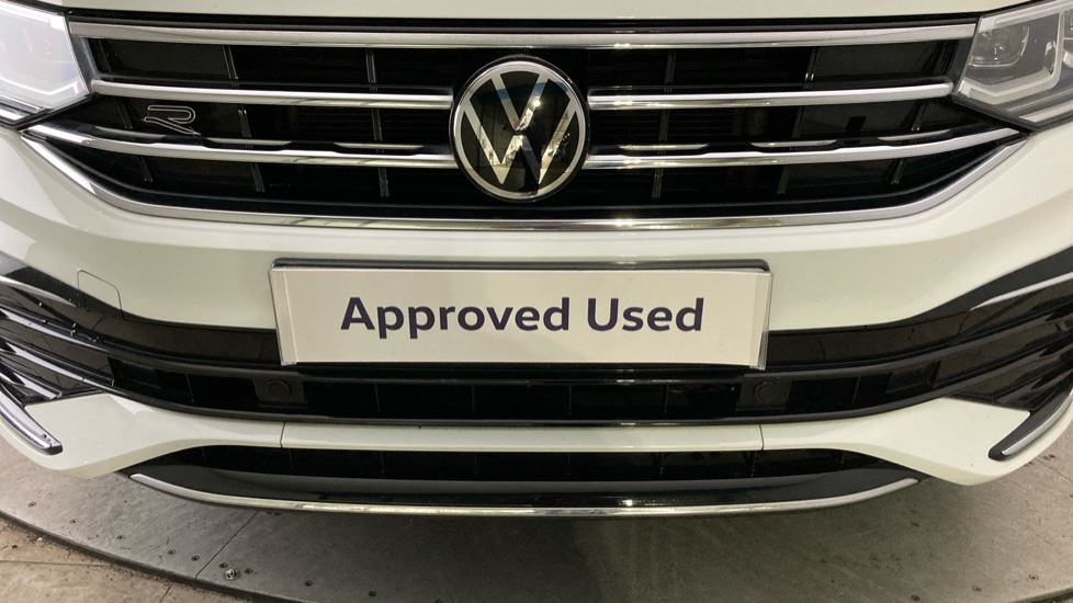 Volkswagen Tiguan 2.0 TDI R-Line 5dr DSG Diesel Estate - Image 23