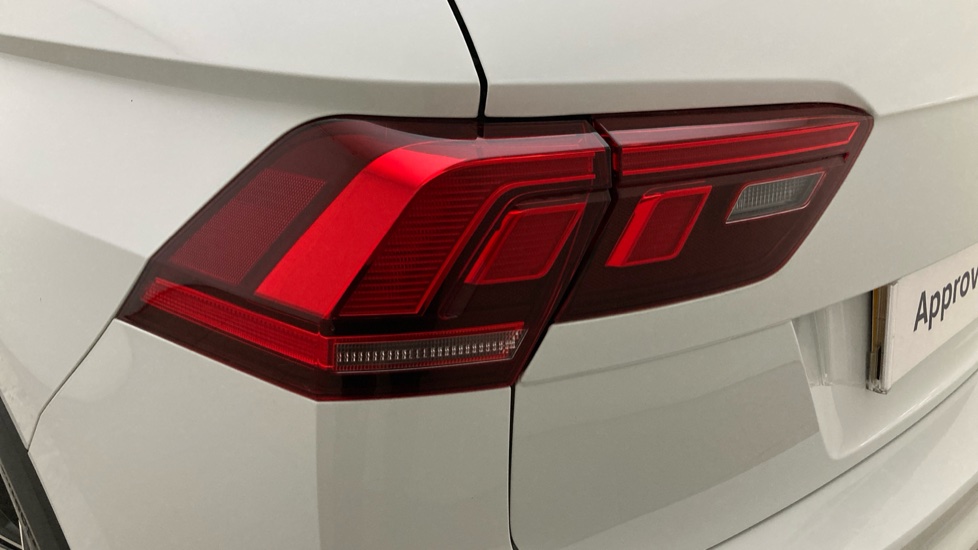 Volkswagen Tiguan 2.0 TDI R-Line 5dr DSG Diesel Estate - Image 24