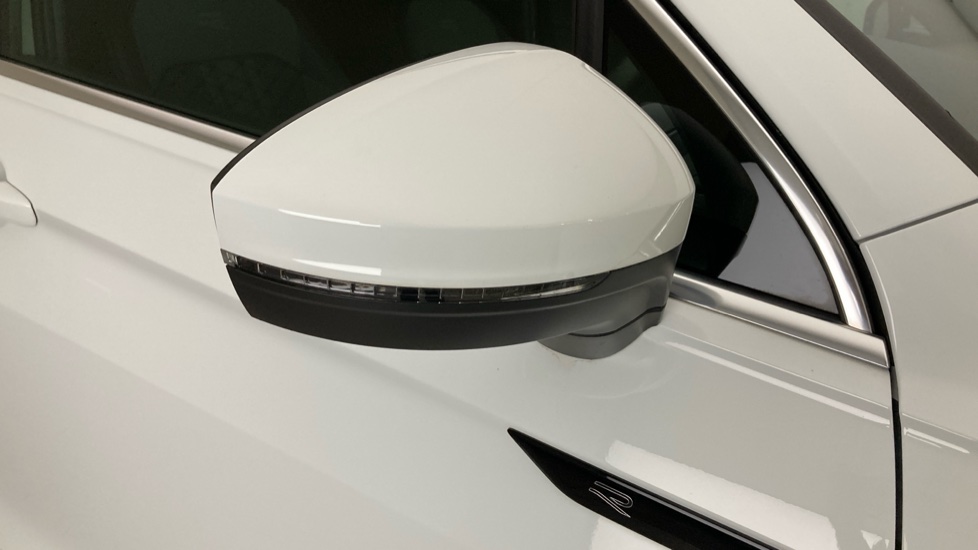 Volkswagen Tiguan 2.0 TDI R-Line 5dr DSG Diesel Estate - Image 29
