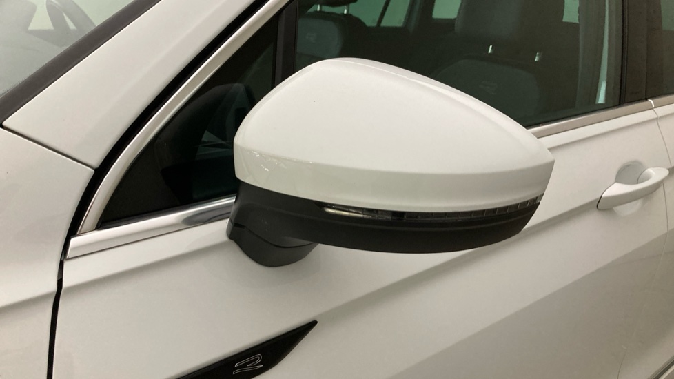 Volkswagen Tiguan 2.0 TDI R-Line 5dr DSG Diesel Estate - Image 30