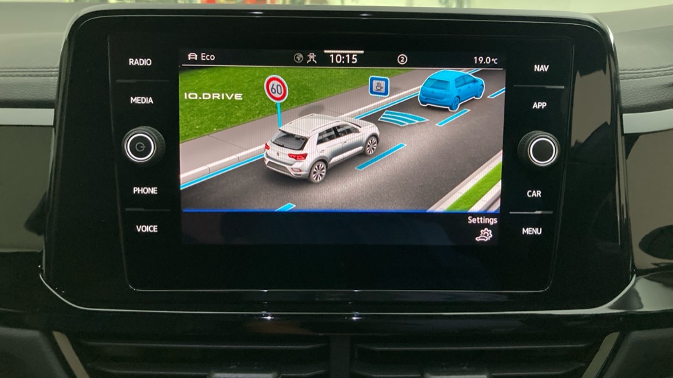 Volkswagen T-Roc 2.0 TSI 300 4MOTION R 5dr DSG Petrol Hatchback - Image 33