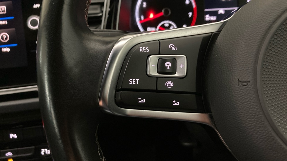 Volkswagen T-Roc 1.5 TSI EVO Black Edition 5dr DSG Petrol Hatchback - Image 17
