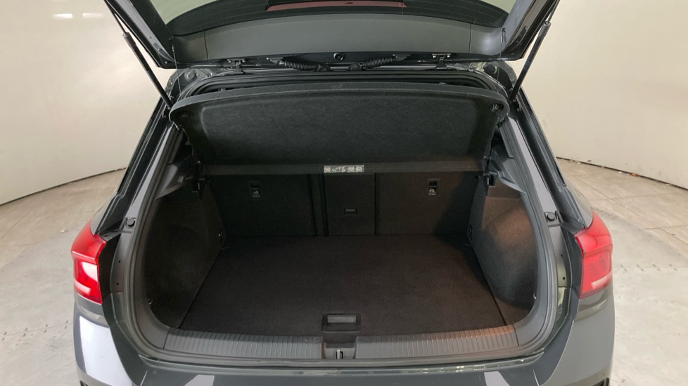 Volkswagen T-Roc 1.5 TSI EVO Black Edition 5dr DSG Petrol Hatchback - Image 20