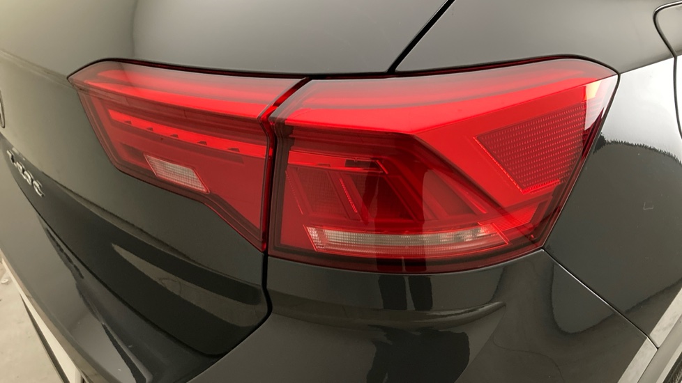 Volkswagen T-Roc 1.5 TSI EVO Black Edition 5dr DSG Petrol Hatchback - Image 25