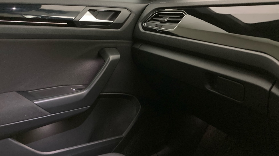 Volkswagen T-Roc 1.5 TSI EVO Black Edition 5dr DSG Petrol Hatchback - Image 40