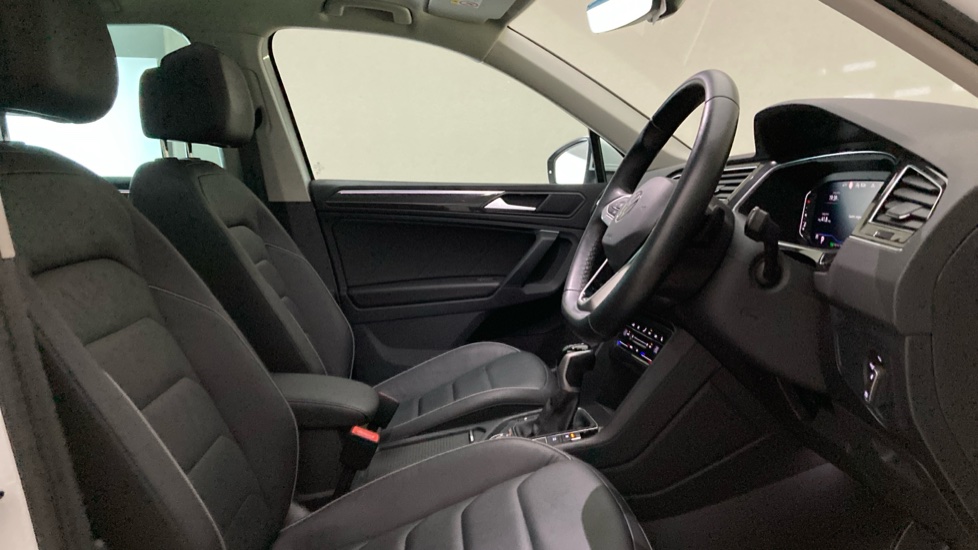 Volkswagen Tiguan 2.0 TDI 4Motion Elegance 5dr DSG Diesel Estate - Image 15