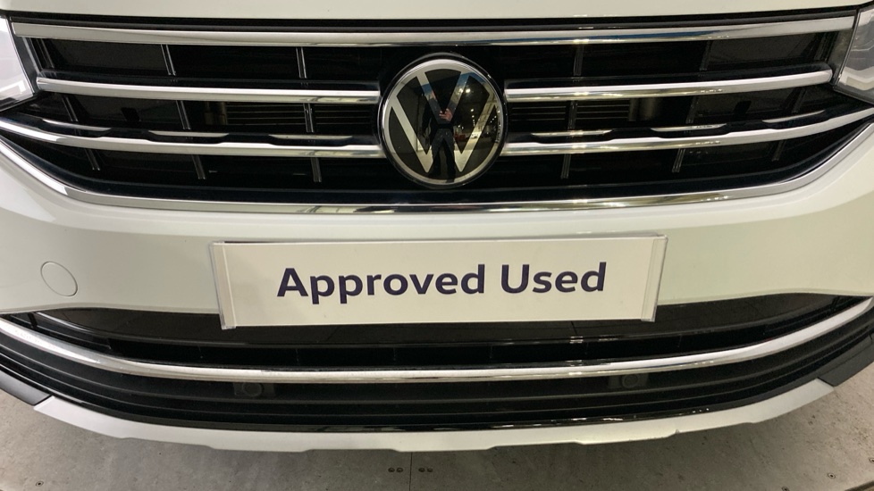 Volkswagen Tiguan 2.0 TDI 4Motion Elegance 5dr DSG Diesel Estate - Image 23