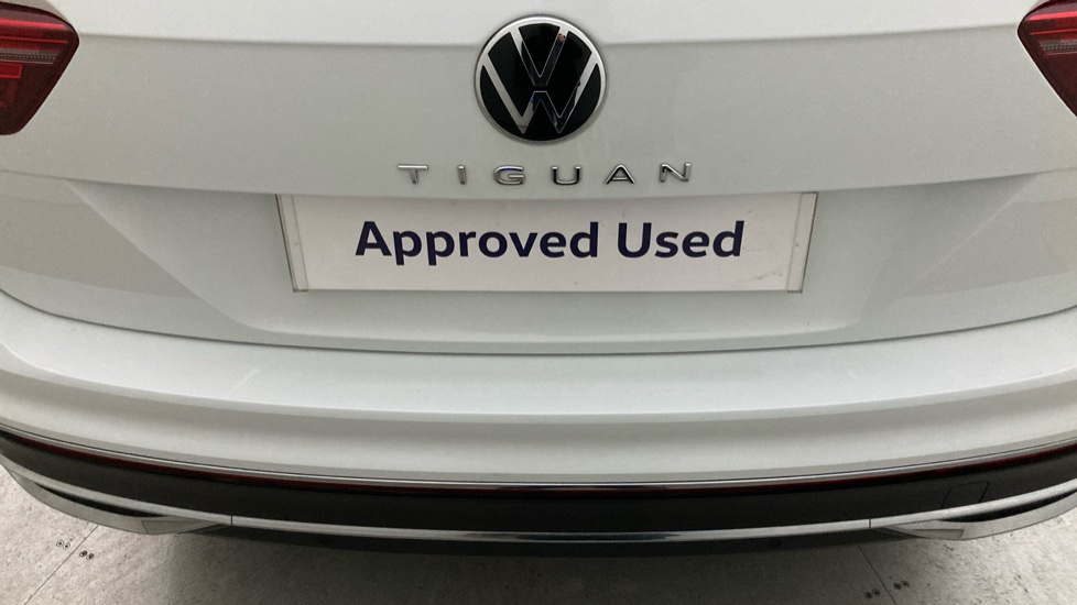 Volkswagen Tiguan 2.0 TDI 4Motion Elegance 5dr DSG Diesel Estate - Image 28