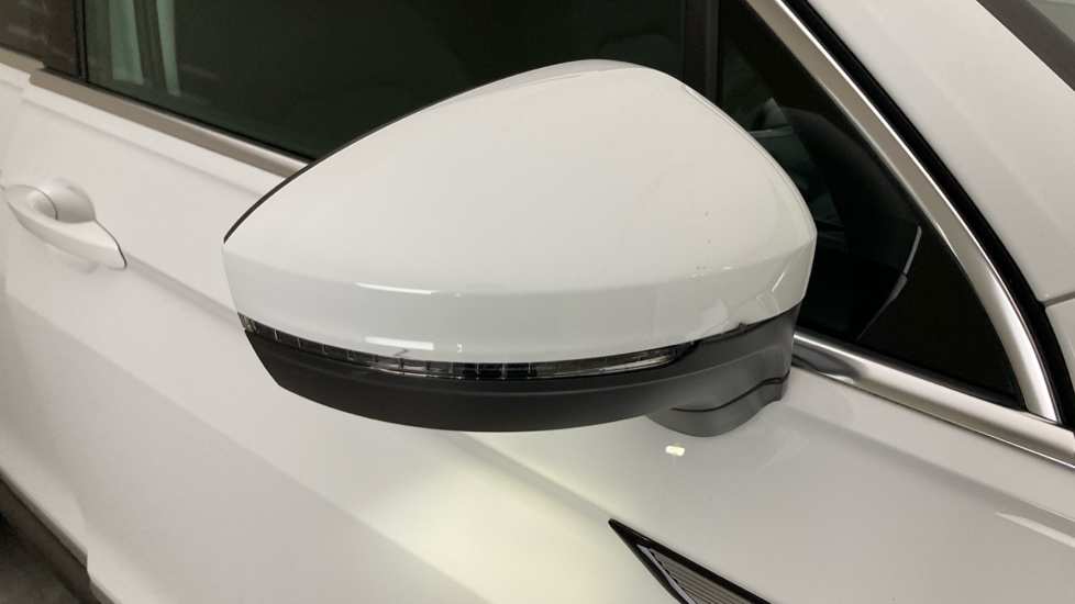 Volkswagen Tiguan 2.0 TDI 4Motion Elegance 5dr DSG Diesel Estate - Image 29