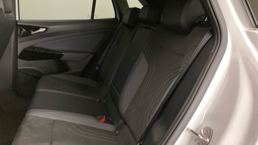 Volkswagen ID.4 210kW Match Pro 77kWh 5dr Auto Electric Estate - Image 16
