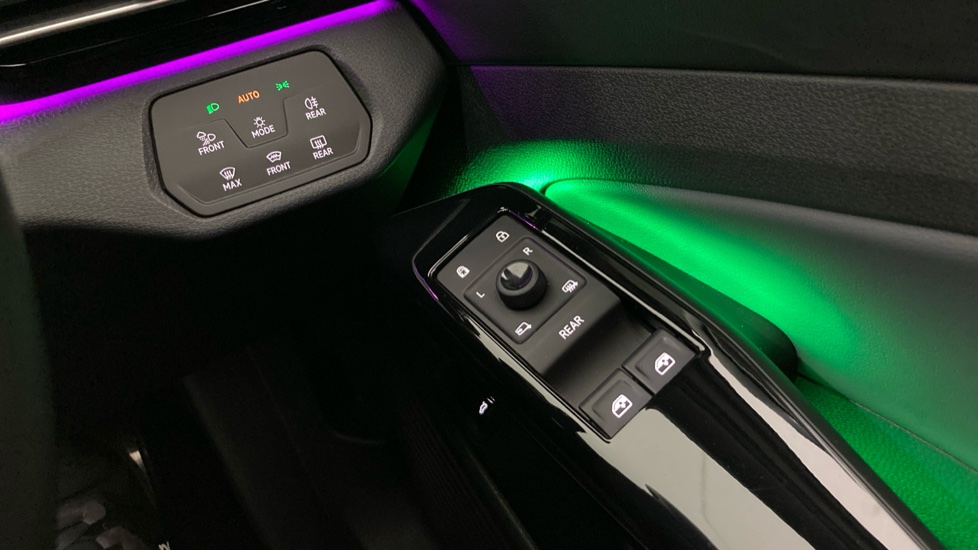 Volkswagen ID.4 210kW Match Pro 77kWh 5dr Auto Electric Estate - Image 40