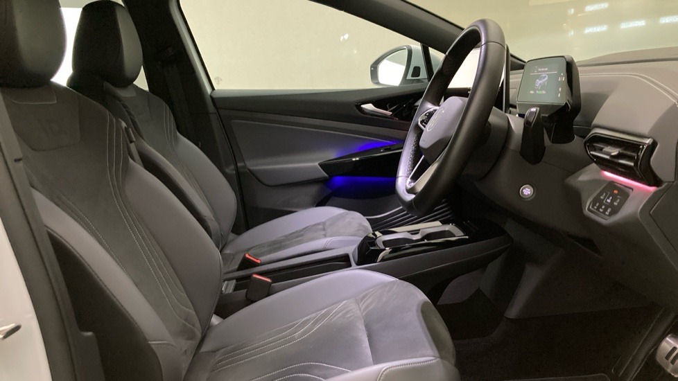 Volkswagen ID.4 210kW Match Pro 77kWh 5dr Auto Electric Estate - Image 15