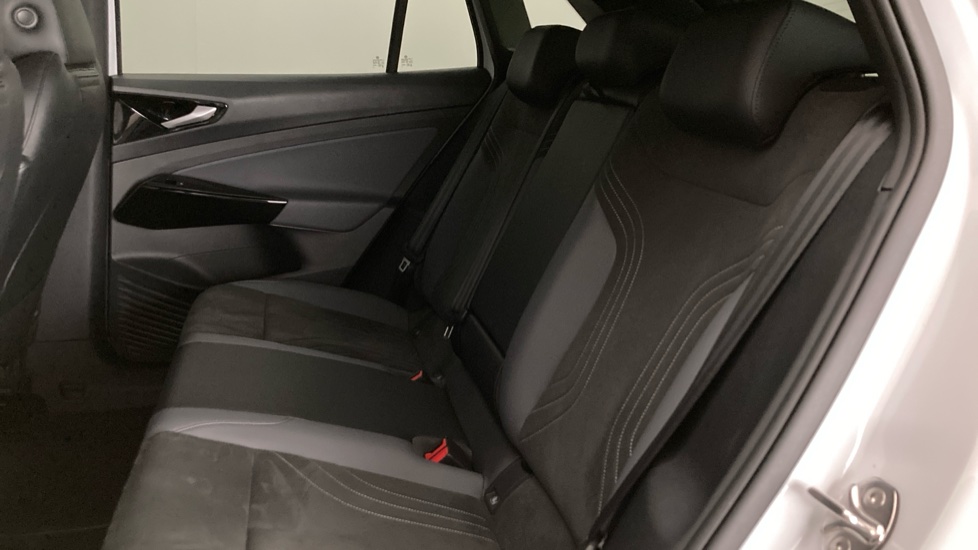 Volkswagen ID.4 210kW Match Pro 77kWh 5dr Auto Electric Estate - Image 16