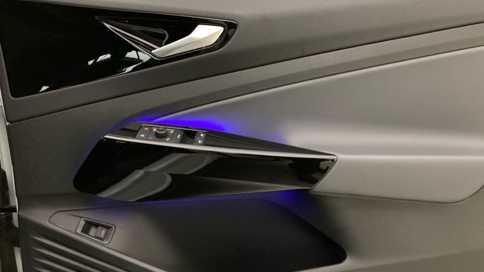 Volkswagen ID.4 210kW Match Pro 77kWh 5dr Auto Electric Estate - Image 19