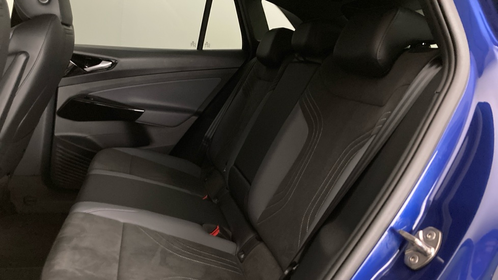 Volkswagen ID.4 210kW Match Pro 77kWh 5dr Auto Electric Estate - Image 16