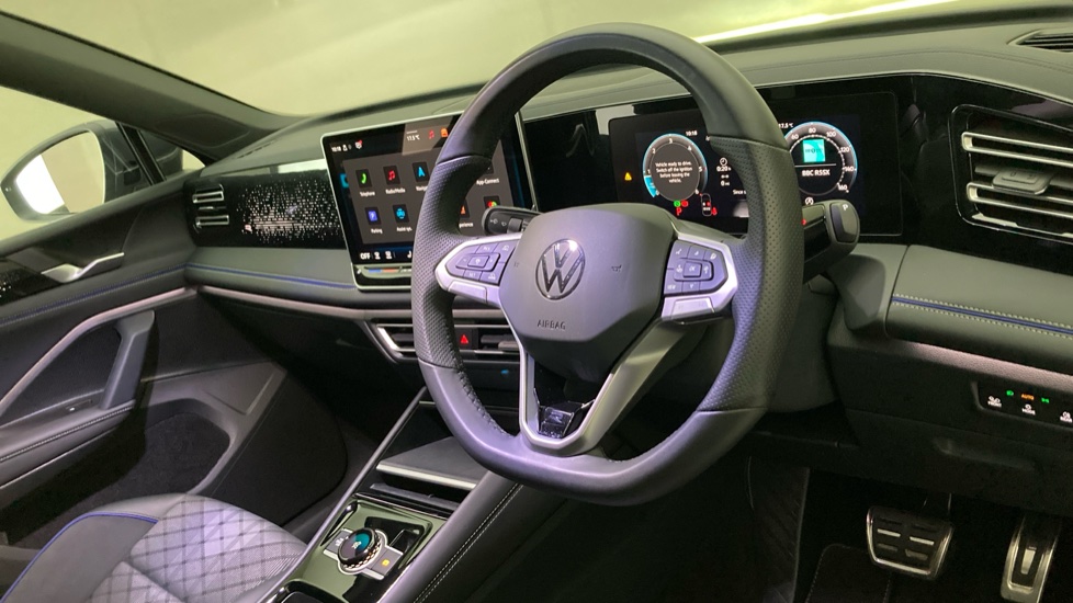 Volkswagen Tiguan 2.0 TDI R-Line 5dr DSG Diesel Estate - Image 6