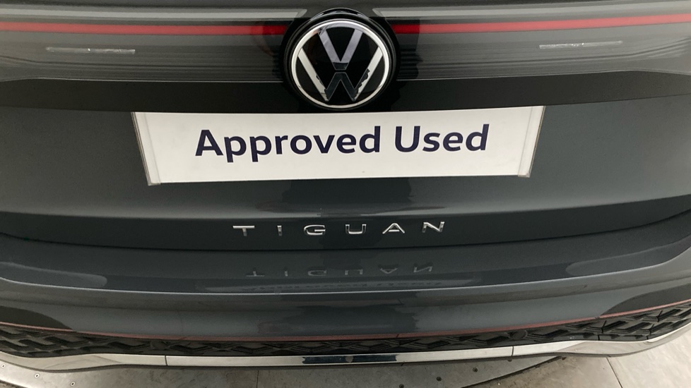 Volkswagen Tiguan 2.0 TDI R-Line 5dr DSG Diesel Estate - Image 28