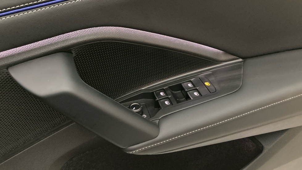 Volkswagen Tiguan 2.0 TDI R-Line 5dr DSG Diesel Estate - Image 41