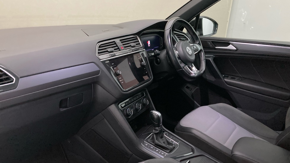 Volkswagen Tiguan 2.0 TDi 150 R-Line 5dr DSG Diesel Estate - Image 2