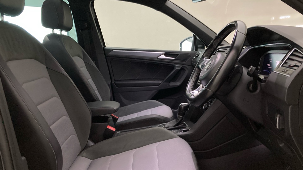 Volkswagen Tiguan 2.0 TDi 150 R-Line 5dr DSG Diesel Estate - Image 15