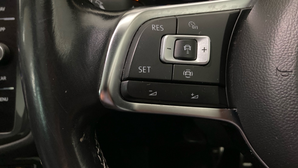 Volkswagen Tiguan 2.0 TDi 150 R-Line 5dr DSG Diesel Estate - Image 17