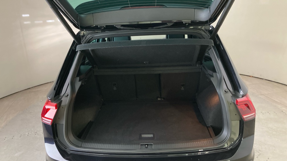 Volkswagen Tiguan 2.0 TDi 150 R-Line 5dr DSG Diesel Estate - Image 20
