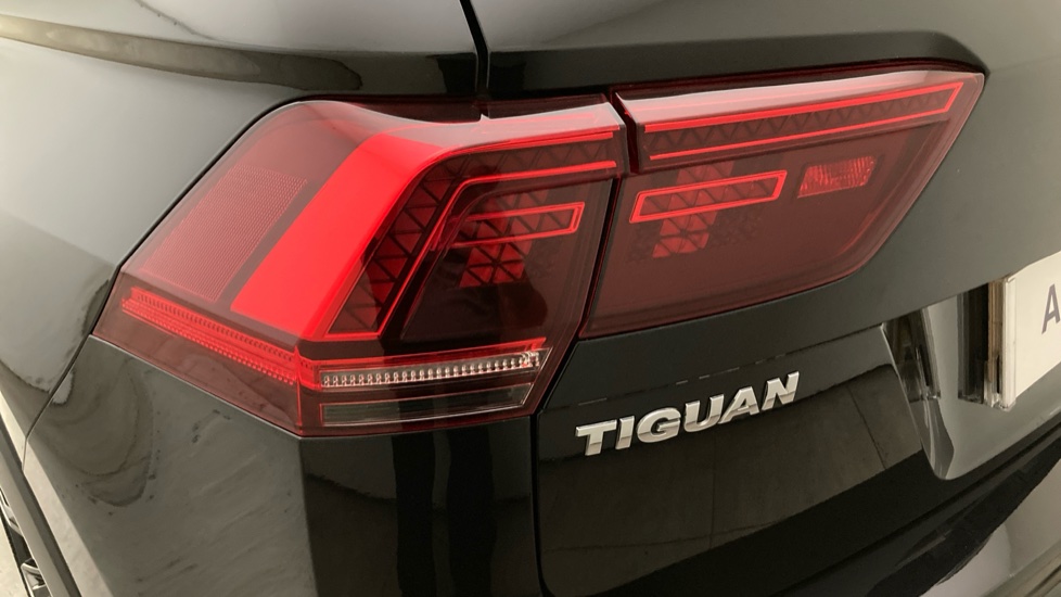 Volkswagen Tiguan 2.0 TDi 150 R-Line 5dr DSG Diesel Estate - Image 24
