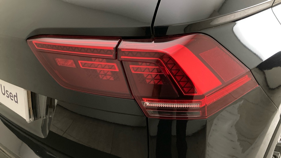 Volkswagen Tiguan 2.0 TDi 150 R-Line 5dr DSG Diesel Estate - Image 25