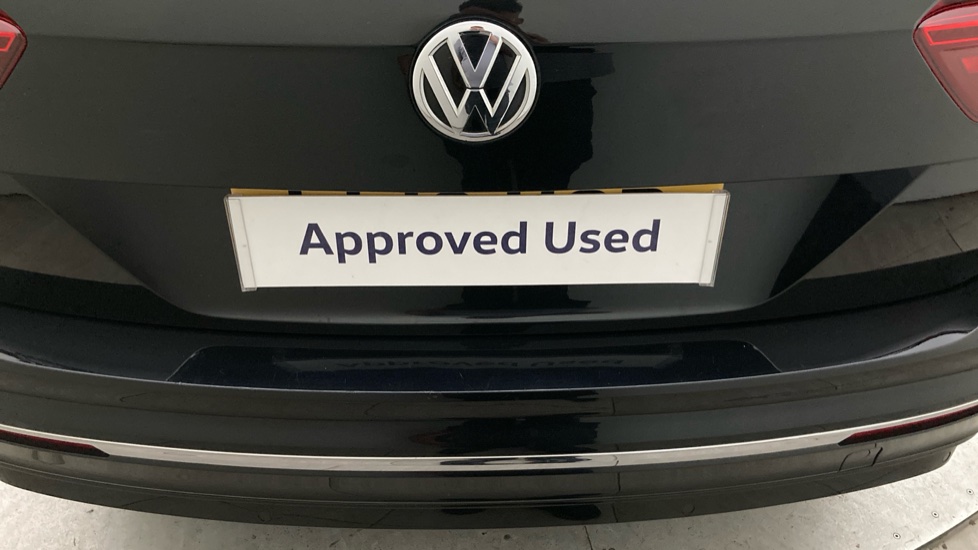 Volkswagen Tiguan 2.0 TDi 150 R-Line 5dr DSG Diesel Estate - Image 28