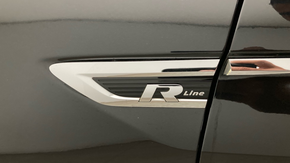 Volkswagen Tiguan 2.0 TDi 150 R-Line 5dr DSG Diesel Estate - Image 31