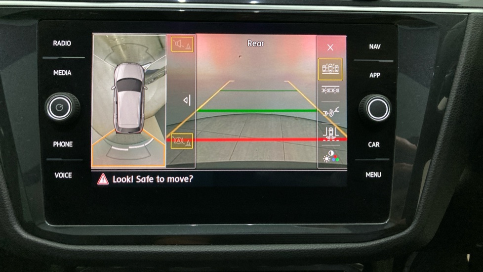 Volkswagen Tiguan 2.0 TDi 150 R-Line 5dr DSG Diesel Estate - Image 38