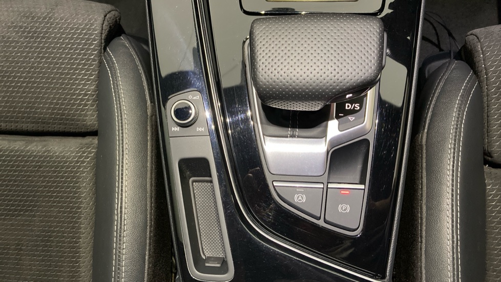 Audi A4 35 TFSI Black Edition 4dr S Tronic Petrol Saloon - Image 37