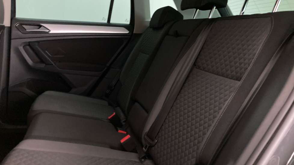 Volkswagen Tiguan 2.0 TDi 150 4Motion SE Nav 5dr DSG Diesel Estate - Image 16