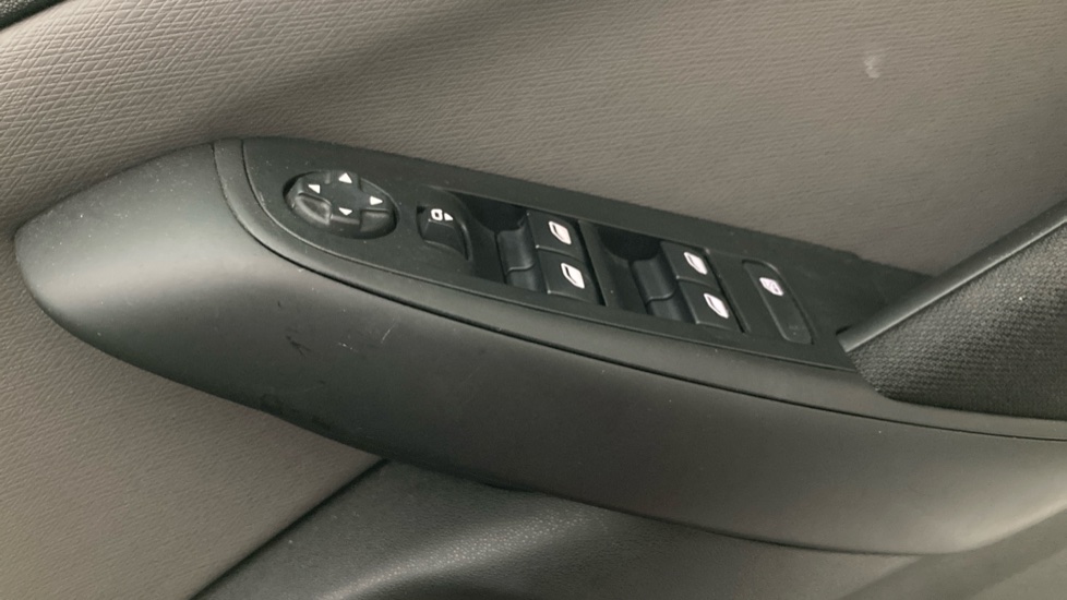 Citroen C4 Picasso 1.6 BlueHDi Selection 5dr Diesel Estate - Image 33