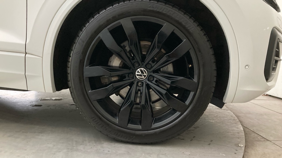 Volkswagen Touareg 3.0 V6 TDI 4Motion Black Edition 5dr Tip Auto Diesel Estate - Image 5