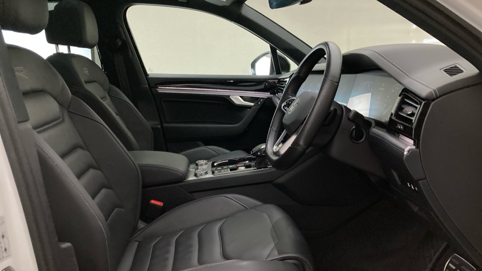 Volkswagen Touareg 3.0 V6 TDI 4Motion Black Edition 5dr Tip Auto Diesel Estate - Image 15