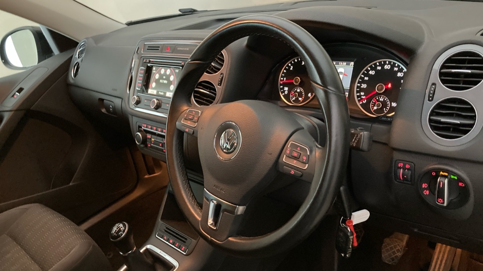 Volkswagen Tiguan 2.0 TDi BlueMotion Tech SE 5dr Diesel Estate - Image 6